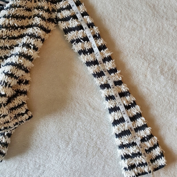 Free People "Downy Stripe" Cropped Crochet Striped Sweater Size M - Picture 13 of 16